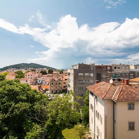 Sky - Free Parking *