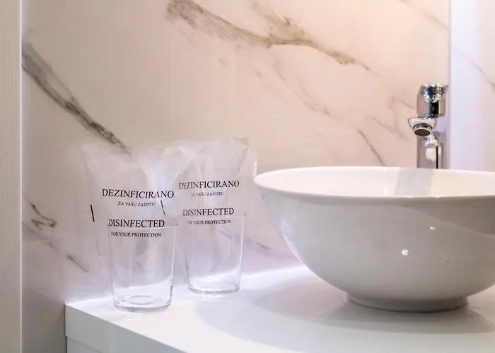 Sky - Free Parking *