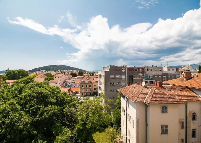 Sky - Free Parking *